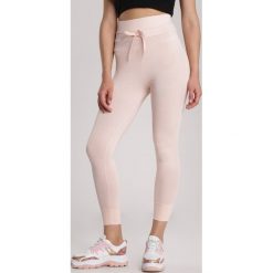 Jasnoróżowe Legginsy Perinope. Różowe legginsy damskie Renee, s, bez wzorów. Za 59,99 zł.