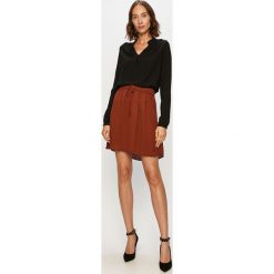 Vero Moda - Bluzka. Czarne bluzki damskie Vero Moda, s, bez wzorów, z wiskozy, casualowe, bez kołnierzyka, z długim rękawem. Za 89,90 zł.