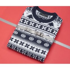 Sweter z motywem zimowym - Granatowy. Niebieskie swetry męskie Reserved, s, bez wzorów, bez kołnierzyka, bez kaptura. Za 99,99 zł.