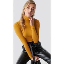 NA-KD Basic Top z golfem - Yellow. Żółte topy damskie marki NA-KD Basic, bez wzorów, z materiału, z golfem. Za 80,95 zł.