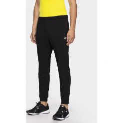 Spodnie treningowe męskie. Spodnie męskie 4f, m, bez wzorów, z dzianiny. Za 159,99 zł.