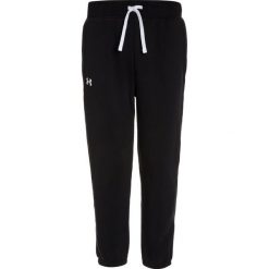 Under Armour FAVORITE Spodnie treningowe black. Czarne spodnie chłopięce Under Armour, z bawełny. W wyprzedaży za 132,30 zł.