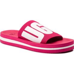 Klapki UGG - W Zuma 1099833 W/SSng. Różowe klapki damskie Ugg, bez wzorów, z tworzywa sztucznego, bez obcasa. W wyprzedaży za 209,00 zł.