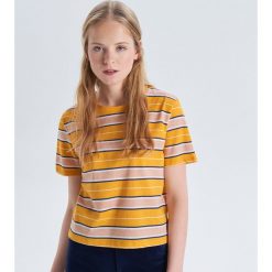 Koszulka w paski - Biały. Białe koszulki damskie marki Cropp, s, w paski, bez kołnierzyka. Za 39,99 zł.