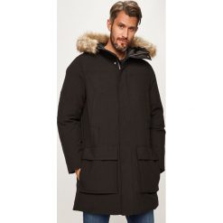 Calvin Klein - Kurtka. Zielone płaszcze męskie Calvin Klein, s, bez wzorów, z elastanu, długie, z kapturem. W wyprzedaży za 1049,00 zł.