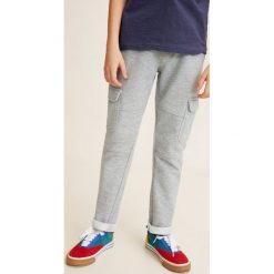 Mango Kids - Spodnie dziecięce Chad 110-164 cm. Szare spodnie chłopięce Mango Kids, bez wzorów, z bawełny, casualowe. W wyprzedaży za 29,90 zł.