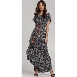 Granatowa Sukienka Delmadenah. Niebieskie sukienki damskie Renee, na co dzień, s, w paski, z tkaniny, boho, z okrągłym kołnierzem, z krótkim rękawem, krótkie, mini, proste. Za 99,99 zł.