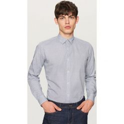 Koszula z podwijanymi rękawami slim fit - Granatowy. Niebieskie koszule męskie slim marki Reserved, s. W wyprzedaży za 59,99 zł.