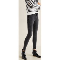 Mango - Jeansy Kimbiker. Czarne rurki damskie marki Mango, z elastanu, z obniżonym stanem. Za 129,90 zł.