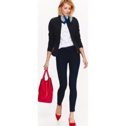 Damska krótka pikowana kurtka ze stójką. Kurtki damskie Top Secret, na lato, bez wzorów, z jeansu, eleganckie, krótkie, bez kaptura. W wyprzedaży za 79,99 zł.