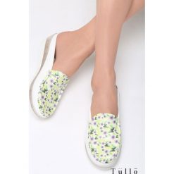 Zielone Klapki Flesh. Zielone koturny damskie Born2be, na wysokim obcasie, na koturnie, bez zapięcia. Za 79,99 zł.
