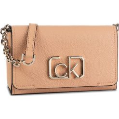 Torebka CALVIN KLEIN - Ck Signature Sml Flap Xbody K60K606035 GE1. Brązowe listonoszki damskie Calvin Klein, bez wzorów, ze skóry ekologicznej, bez dodatków. W wyprzedaży za 319,00 zł.
