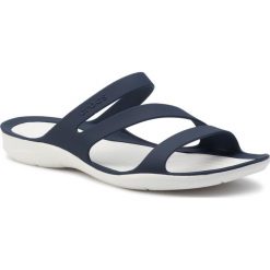 Klapki CROCS - Swiftwater Sandal W 203998 Navy/White. Niebieskie klapki damskie Crocs, bez wzorów, z tworzywa sztucznego, bez obcasa. Za 159,00 zł.