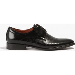 Półbuty czarne wizytowe perforowane. Czarne buty wizytowe męskie Badura, bez zapięcia. Za 159,99 zł.