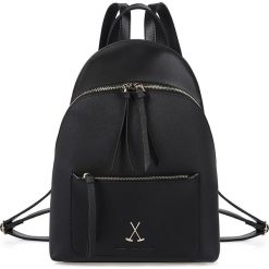 Plecak w kolorze czarnym - 36 x 27 x 11 cm. Czarne plecaki damskie Beverly Hills Polo Club, bez wzorów, ze skóry. W wyprzedaży za 149,95 zł.