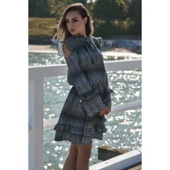Modna sukienka z wyciętymi ramionami listki NATALIA. Sukienki dziewczęce Lemoniade, z nadrukiem, z długim rękawem, długie, maxi. Za 229,00 zł.