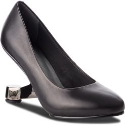 Półbuty UNITED NUDE - Eamz Pump 103390116 Black. Czarne półbuty damskie skórzane marki United Nude, na obcasie. W wyprzedaży za 699,00 zł.