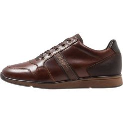 Redskins CREPINO Sneakersy niskie brandy/chataigne. Brązowe sneakersy męskie marki Redskins, bez wzorów, ze skóry, bez zapięcia. Za 439,00 zł.