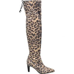 Modne kozaki damskie Catwalk typu muszkieterki w materiał w cętki Catwalk brązowe. Pomarańczowe kozaki damskie Catwalk, z materiału. Za 79,00 zł.