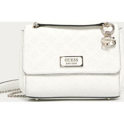 Guess Jeans - Torebka. Czarne listonoszki damskie Guess Jeans, z aplikacjami, z poliesteru, na ramię, bez dodatków. Za 599,90 zł.