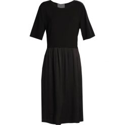 Sukienki hiszpanki: JUST FEMALE BOXY Sukienka letnia black
