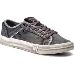 Tenisówki WRANGLER - Sniper Washed WM91131A Grey 055. Szare półbuty męskie Wrangler, bez wzorów, z gumy, bez zapięcia. W wyprzedaży za 179,00 zł.