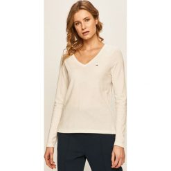 Tommy Jeans - Longsleeve. Białe bluzki damskie Tommy Jeans, s, bez wzorów, z bawełny, casualowe, bez kołnierzyka, z długim rękawem. Za 179,90 zł.
