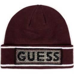 Czapka GUESS - W94Z78 Z2JP0 MARD. Czerwone czapki damskie Guess, z aplikacjami, z materiału. W wyprzedaży za 149,00 zł.
