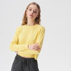 Krótka bluza basic - Żółty. Żółte bluzy damskie Sinsay, s, bez wzorów, z krótkim rękawem, krótkie, bez kaptura. Za 29,99 zł.