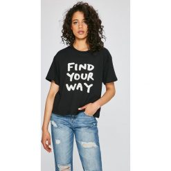 Puma - Top x Shantell Martin. Czarne bluzki damskie marki Puma, s, z nadrukiem, z elastanu, casualowe, z okrągłym kołnierzem, z krótkim rękawem. W wyprzedaży za 159,90 zł.