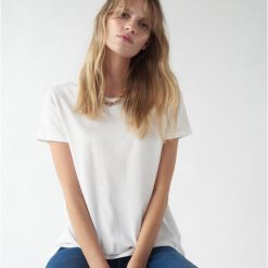 Gładki T-shirt - Biały. Białe t-shirty damskie Mohito, s, bez wzorów, bez kołnierzyka. Za 29,99 zł.