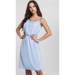 Niebieska Sukienka Know More. Niebieskie sukienki damskie other, na co dzień, na lato, s, bez wzorów, z koronki, bez kołnierzyka, bez rękawów, proste. Za 69,99 zł.