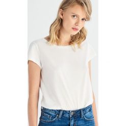 Bawełniany t-shirt basic - Biały. Białe t-shirty damskie Sinsay, s, bez wzorów, z bawełny, bez kołnierzyka. Za 19,99 zł.