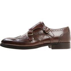 Kurt Geiger MONTGOMERY Eleganckie buty brown. Pomarańczowe buty wizytowe męskie marki Kurt Geiger, ze skóry. Za 879,00 zł.