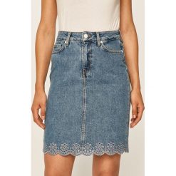 Tommy Hilfiger - Spódnica jeansowa. Niebieskie spódniczki damskie TOMMY HILFIGER, na co dzień, m, bez wzorów, z bawełny, casualowe, z podwyższonym stanem, mini, proste. Za 539,90 zł.