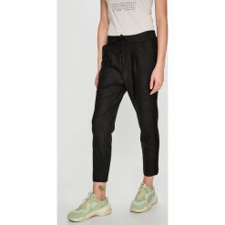 Vero Moda - Spodnie. Czarne spodnie damskie Vero Moda, s, z elastanu. W wyprzedaży za 119,90 zł.