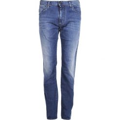 Emporio Armani Jeansy "J45 Slim". Jeansy męskie Emporio Armani, bez wzorów, z jeansu. Za 489,00 zł.