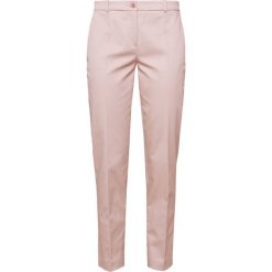 Jil Sander Navy Spodnie materiałowe beige. Brązowe spodnie damskie marki Jil Sander Navy, bez wzorów, z elastanu. W wyprzedaży za 403,60 zł.