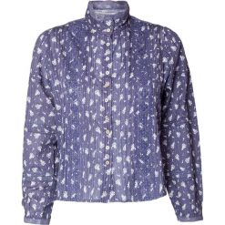 Koszula LOVESHACKFANCY SINCLAIR. Niebieskie koszule damskie LoveShackFancy, w koronkowe wzory, z tkaniny, wiktorianskie, ze stójką, bez rękawów. W wyprzedaży za 1055,00 zł.