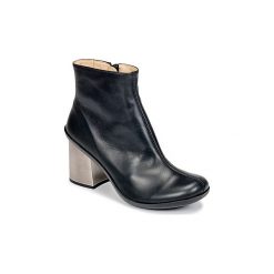 Botki Neosens MARQUES DE CACERES. Czarne botki damskie marki Neosens, bez obcasa, bez zapięcia. Za 687,20 zł.