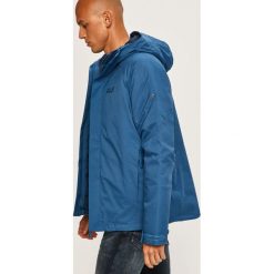 Jack Wolfskin - Kurtka. Niebieskie płaszcze męskie Jack Wolfskin, m, bez wzorów, z poliesteru, krótkie, z kapturem. W wyprzedaży za 739,90 zł.