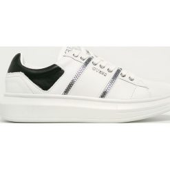 Guess Jeans - Buty. Białe sneakersy męskie Guess Jeans, z okrągłym noskiem, na sznurówki. Za 529,90 zł.
