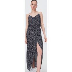 Top z wiskozy - Niebieski. Niebieskie topy damskie Sinsay, s, bez wzorów, z wiskozy, bez kołnierzyka. Za 19,99 zł.