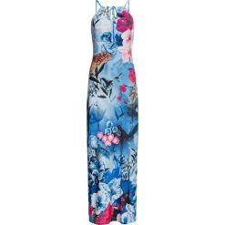 Długa sukienka letnia w kwiaty bonprix niebieski w kwiaty. Niebieskie sukienki damskie bonprix, na lato, w kwiaty, bez kołnierzyka, z długim rękawem, długie, maxi. Za 59,99 zł.