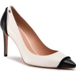 Szpilki ELISABETTA FRANCHI - SA-96F-01E2-V399 Burro/Nero E84. Brązowe półbuty damskie Elisabetta Franchi, bez wzorów, ze skóry, bez obcasa, na obcasie, bez zapięcia. W wyprzedaży za 1459,00 zł.