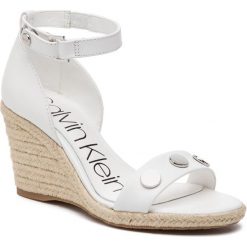 Espadryle CALVIN KLEIN - Brette E8890 White. Białe espadryle damskie Calvin Klein, z aplikacjami, ze skóry ekologicznej, bez obcasa, na obcasie. Za 679,00 zł.