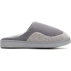 Szare Kapcie Gemutlich. Szare kapcie męskie Born2be, z materiału. Za 39,99 zł.