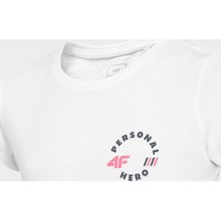 T-shirt dziewczęcy (122-164) JTSD206 - biały. Białe bluzki dziewczęce 4F JUNIOR, bez wzorów, z bawełny, bez kołnierzyka, bez rękawów, bez kaptura. Za 29,99 zł.