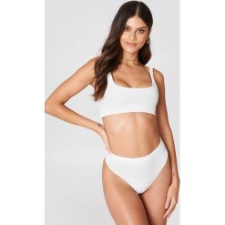 Stroje dwuczęściowe damskie: Debiflue x NA-KD Dół bikini z wysokim stanem – White