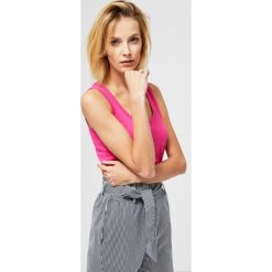 Top basic. Bluzki damskie Moodo, s, bez wzorów, bez kołnierzyka, bez rękawów. Za 9,99 zł.